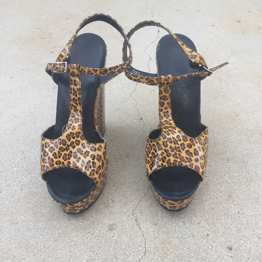 Cheetah print heels 70s-90s style